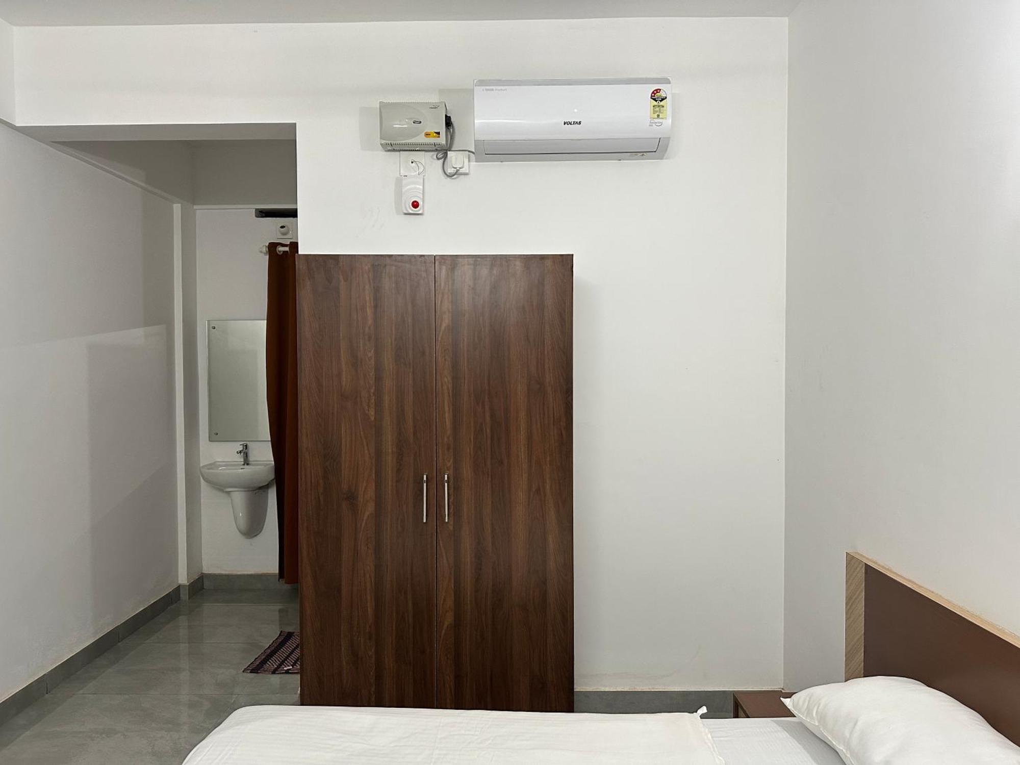 Jayalakshmi Rooms Vaduvanchal Exterior photo