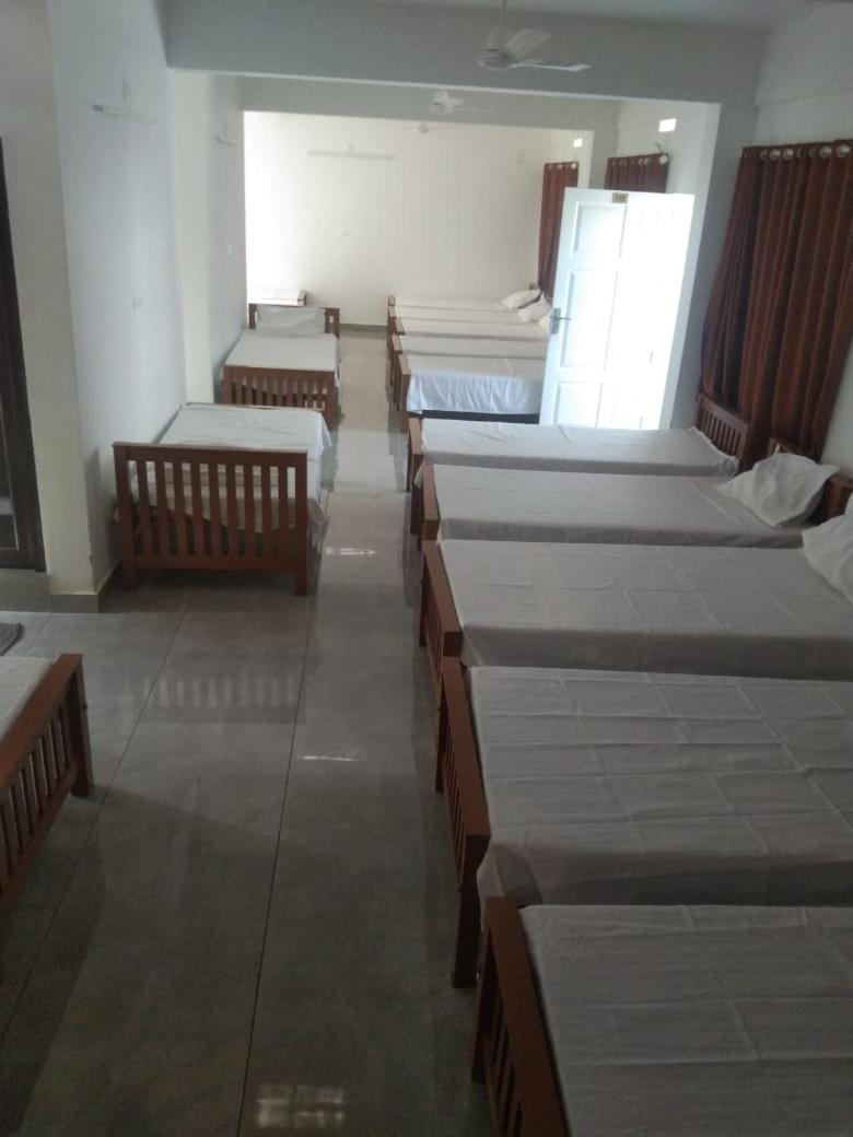 Jayalakshmi Rooms Vaduvanchal Exterior photo