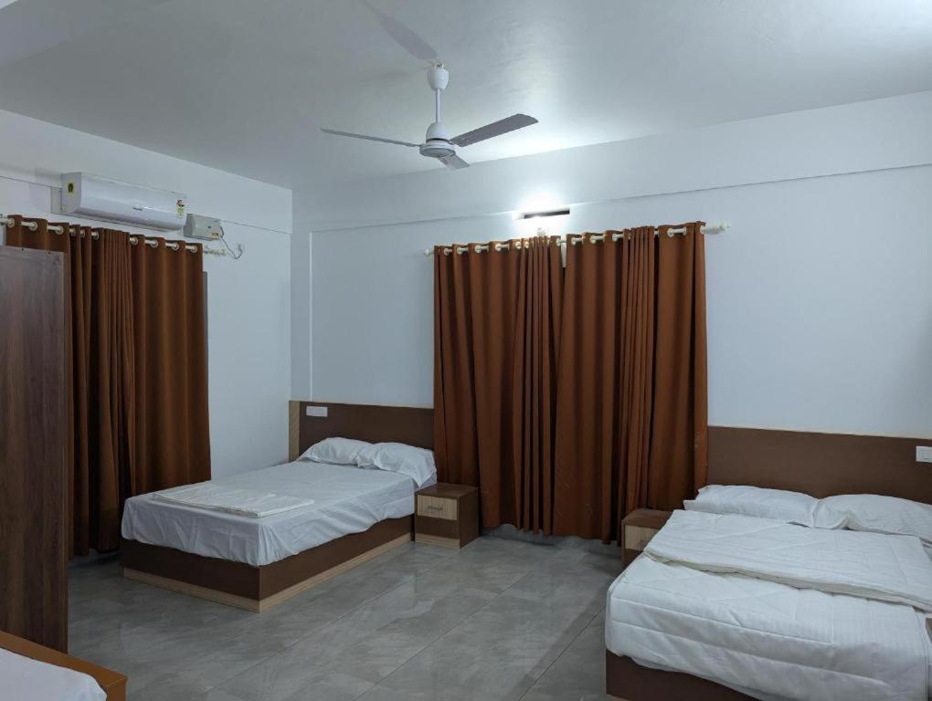 Jayalakshmi Rooms Vaduvanchal Exterior photo